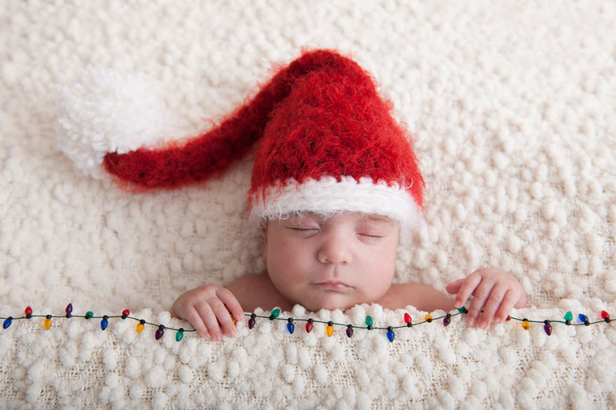 12 ennivaló kisbaba, aki most ünnepli élete első karácsonyát - fotók