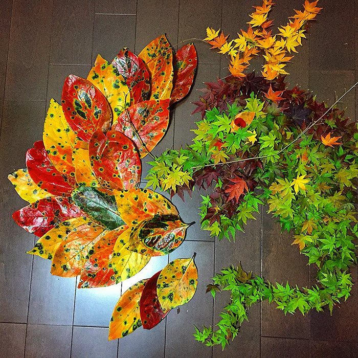 Lehullott levelekből alkotnak csodás képeket Japánban