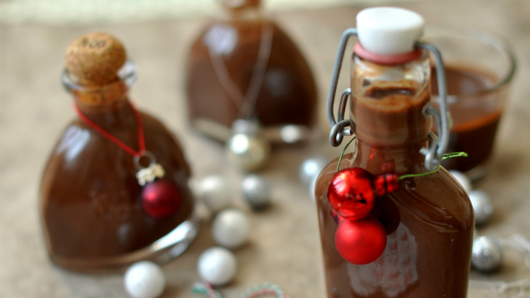 Tökéletes ajándék csokirajongóknak: vaníliás csokilikőr házilag