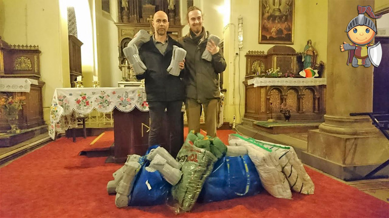 Adjkirály!: A hajléktalanoknak is elvittük az összegyűjtött takarókat