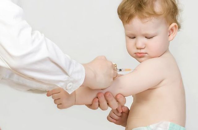 Védőoltások gyerekeknek – a kötelezők mellett ezeket ajánlják az orvosok