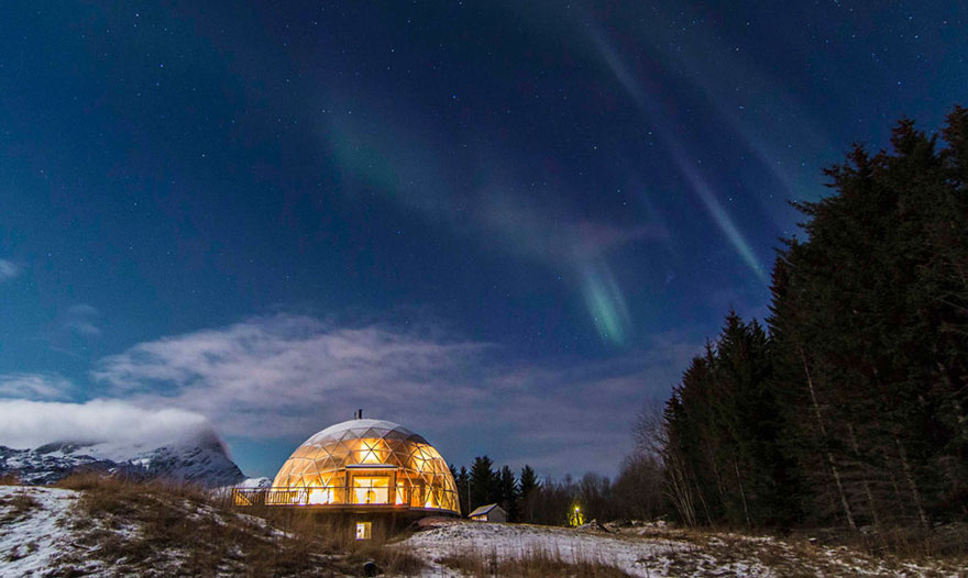 Elképesztő házban él egy család az Északi-sarkon