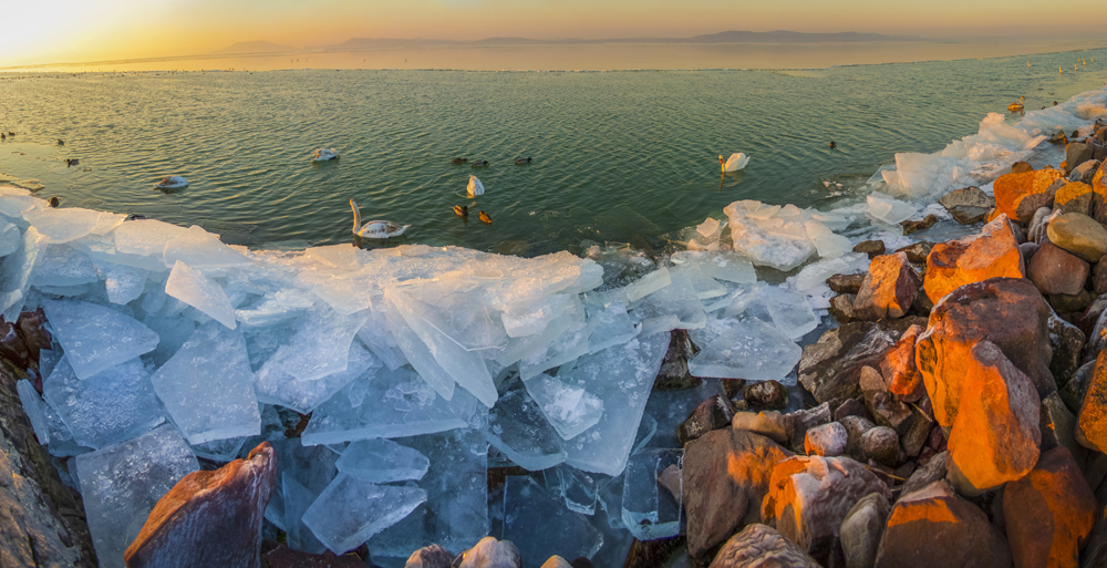 Elképesztő fotók: így néz ki a befagyott Balaton