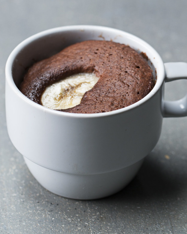 Egy egészséges kényeztető: csokis-banános bögrés süti