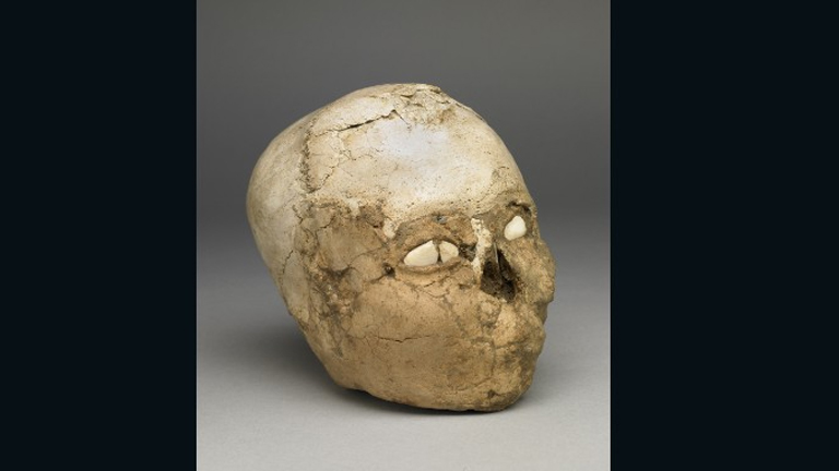 Így néz ki a jerikói koponya, agyaggal letapasztva (Fotó: British Museum)
