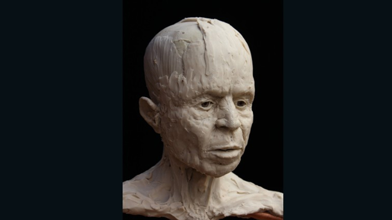 Végül a helyére kerül a bőr: íme egy arc 9500 évvel ezelőttről (Fotó: British Museum)