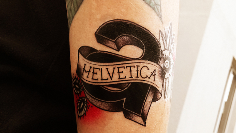 Egyedi tetoválások a tipográfia szerelmeseinek