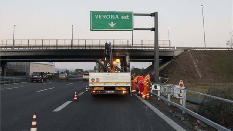 Veronai buszbaleset: Már az ütközés előtt füstölt a busz?