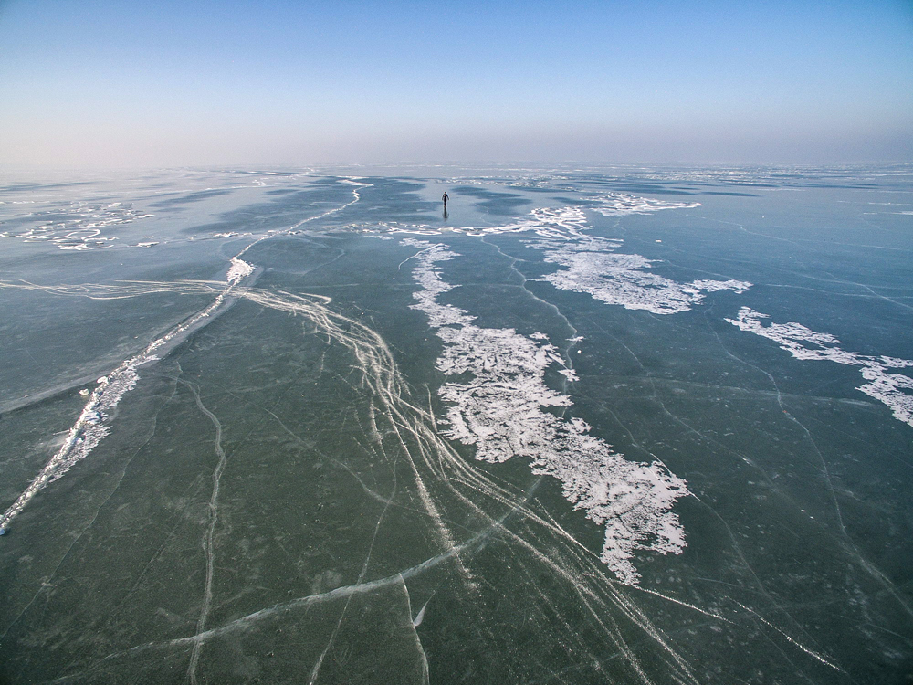 Látványos drónfotók a jégbe fagyott országról