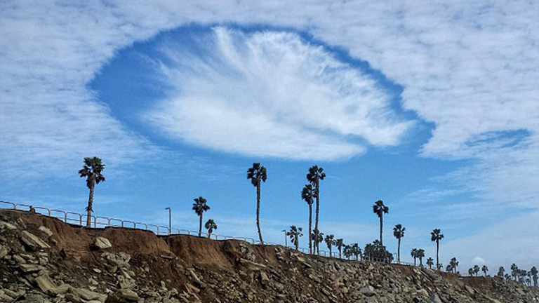 UFO-szerű felhő fenyegette Kaliforniát