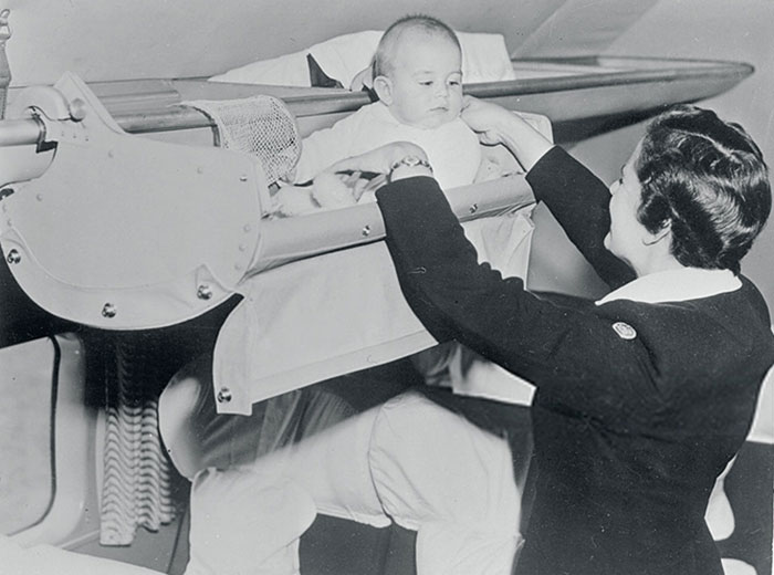 Így repültek a babák az 50-es években