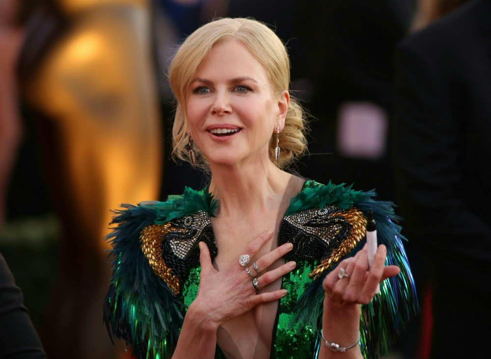 SAG- gála: Nicole Kidman pocsék, de szexi ruhát választott