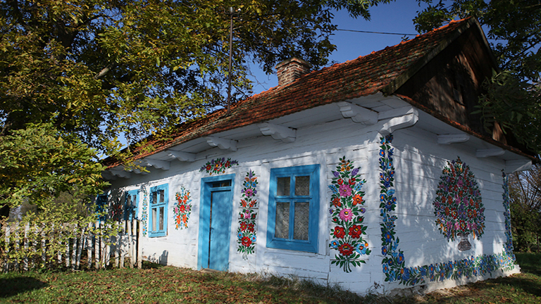 Álmélkodj a virágba borult lengyel falun