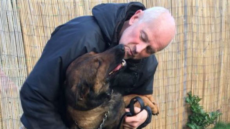 Nem tarthatja meg nyugdíjazása után kutyáját a rendőrtiszt