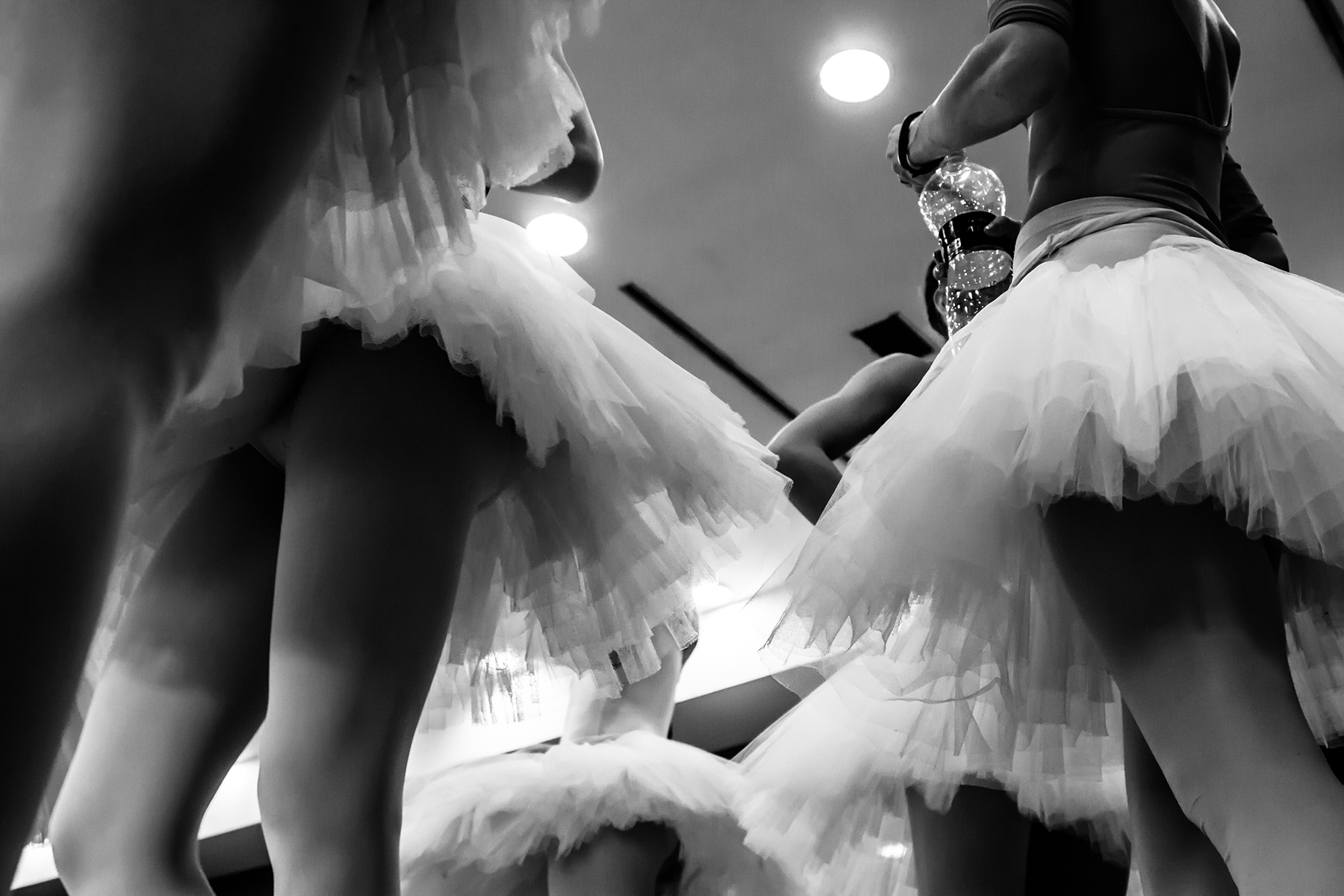 Az Operaház kulisszái mögé visznek Darab Dénes balett-táncos fotói
