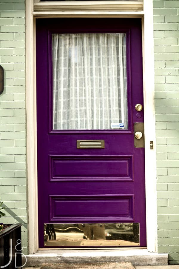 8 szokatlan, de gyönyörű szín, amilyenre a bejárati ajtót festheted