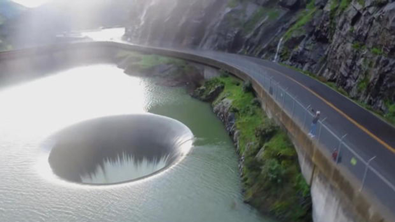 Hatalmas vízelvezető lyuk próbálja megoldani a kaliforniai árvizet