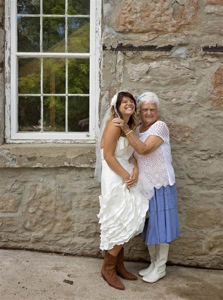 92 éves nagymamája kísérte oltárhoz a menyasszonyt