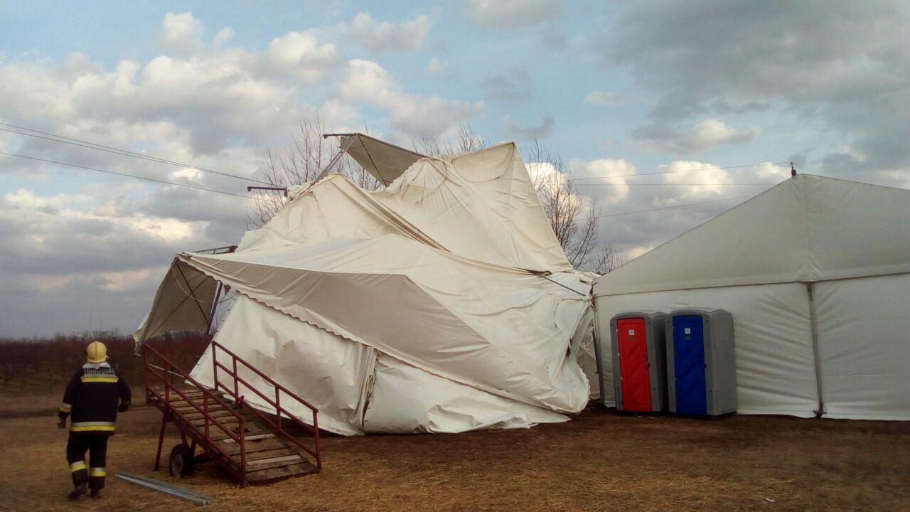 Hatalmas sátrat fújt el a vihar Szabolcsban