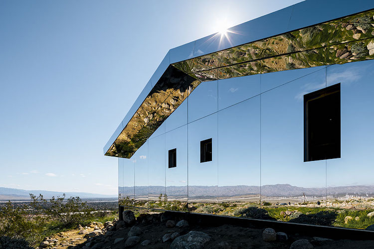 Észre sem vennéd a kaliforniai tájban ezt az elképesztő, tükrös házat - fotók