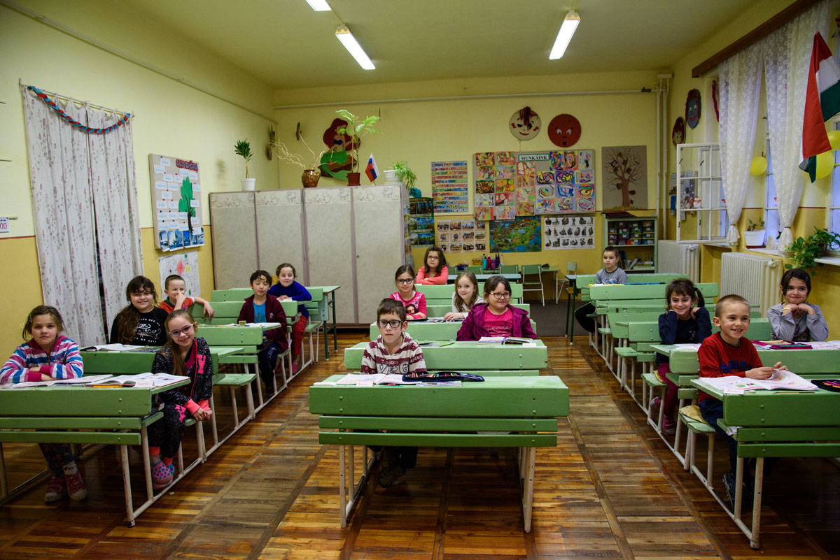 Citerázva kérnek szép, új mosdót a csabacsűdi iskolások