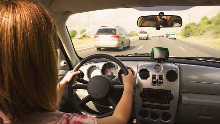 Magabiztos nő a volán mögött   VAGY  Magabiztos női sofőr - tények és tévhitek