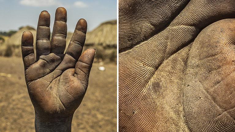 Tenyerekkel mesél életeket a líbiai fotós
