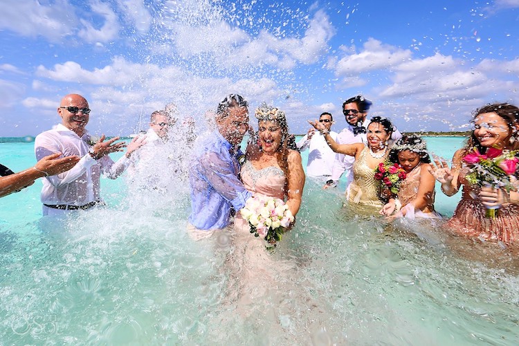 Így néz ki egy esküvő a Karib-tenger közepén!