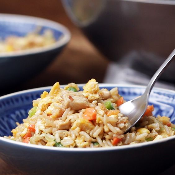 Így készíts eredeti, kínai csirkés pirított rizst otthon