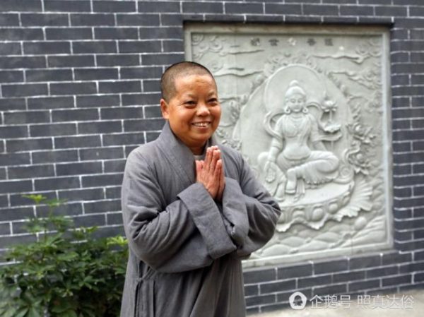37 év alatt 30 gyereket fogadott örökbe egy buddhista apáca