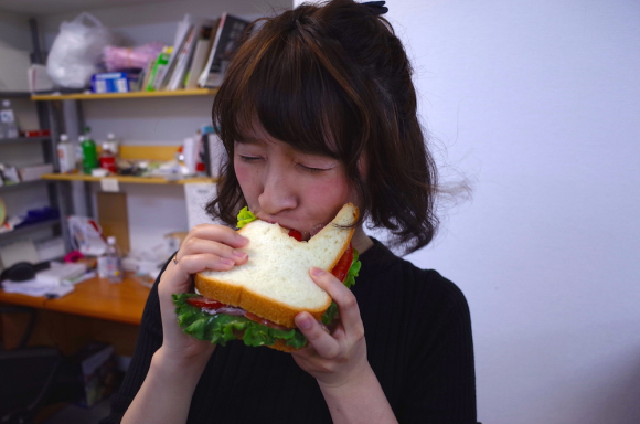 A nyuszifül-alakú kenyér az új japán őrület