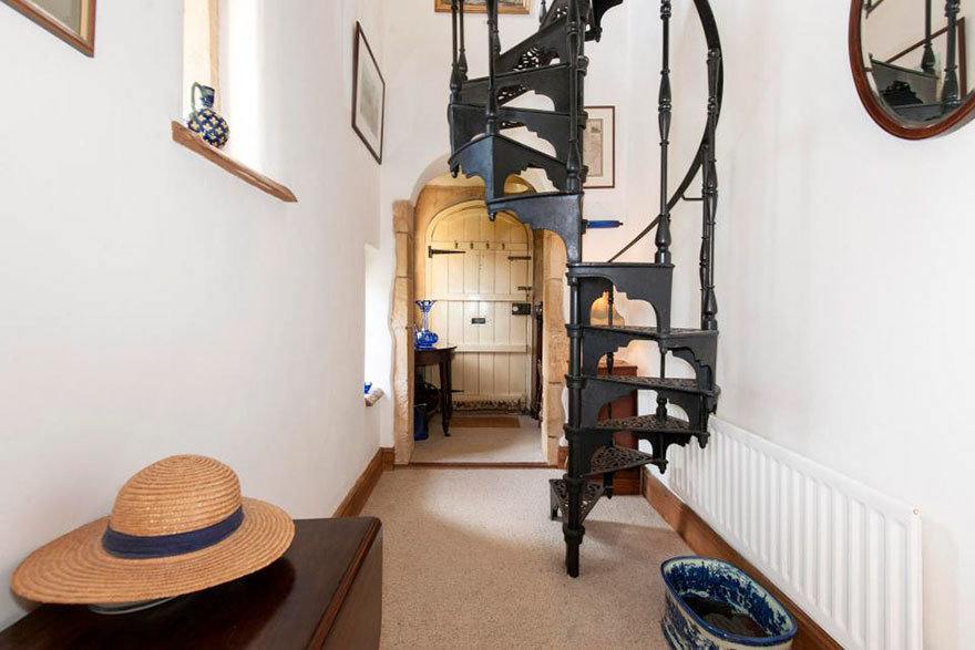 Ez a tündéri, angol mini-kastély kevesebbe kerül, mint egy londoni lakás