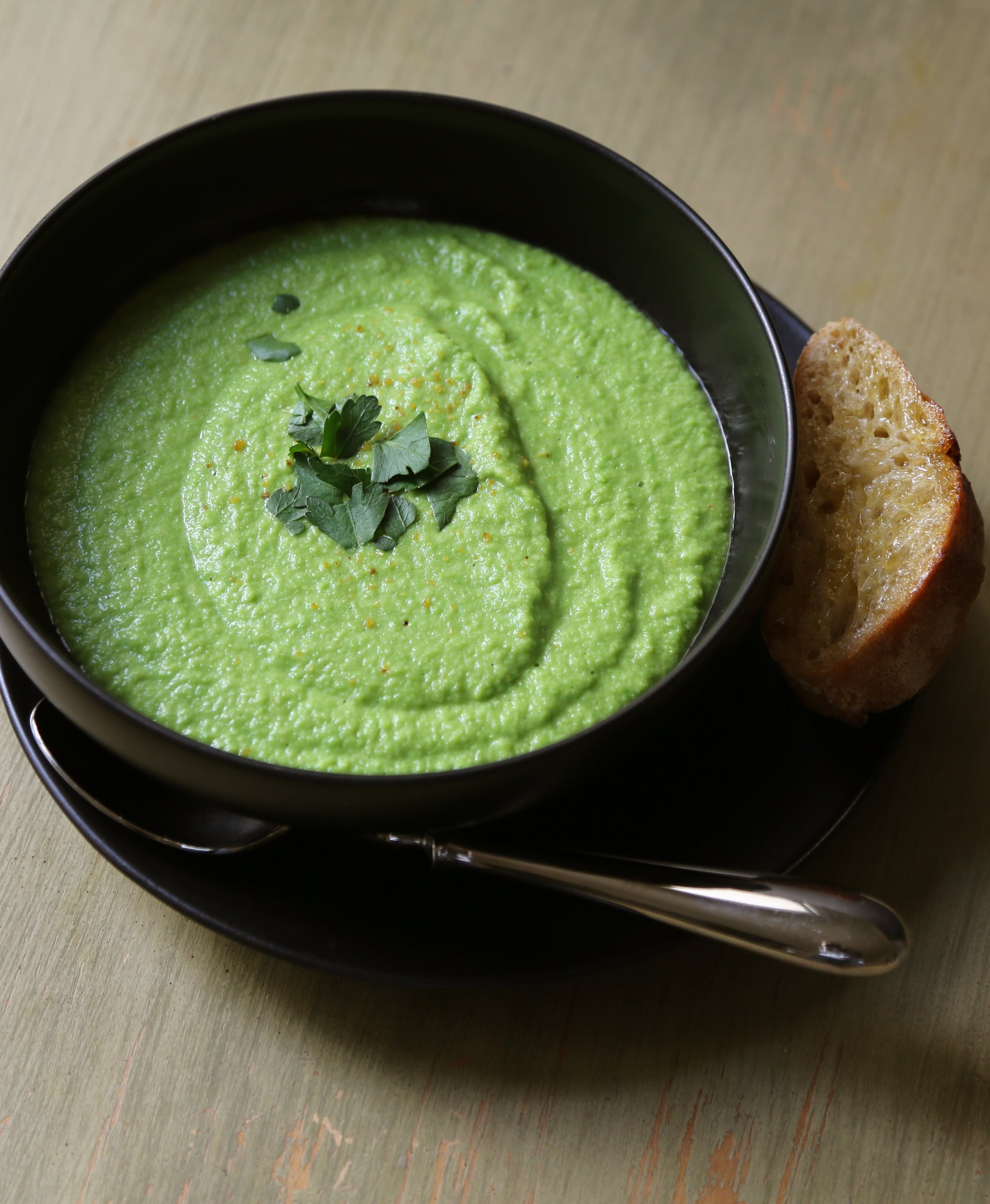 Tavasszal is krémlevest: egyszerű, vegán zöldborsó leves