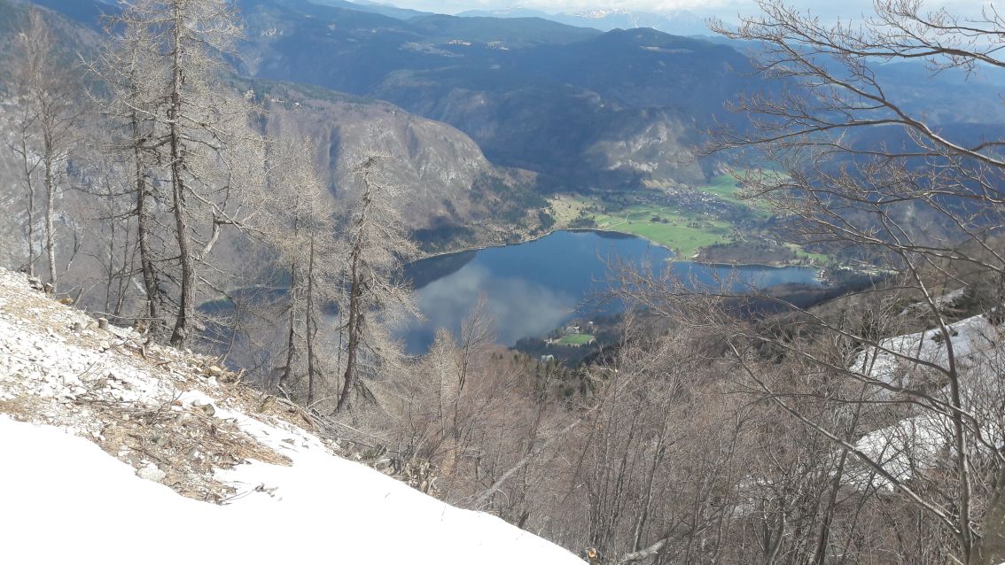A Bohinj-tó látképe a Vogel hegyről.