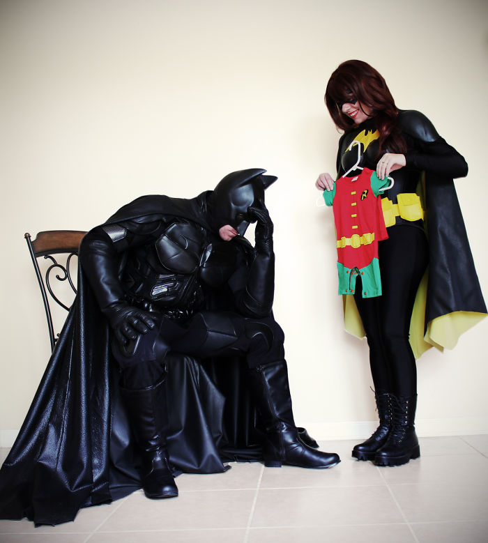 Batmanes fotókkal jelentette be a terhességet egy fiatal pár - most az egész net őket imádja