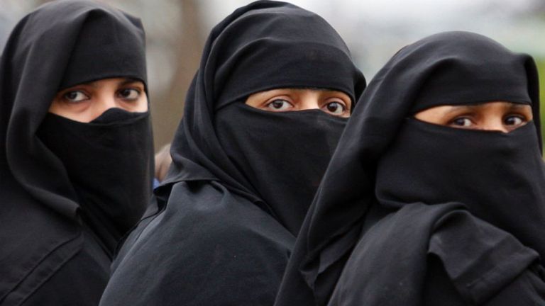 Egy mobilapplikációval kontrollálják a szaúdi nők életét