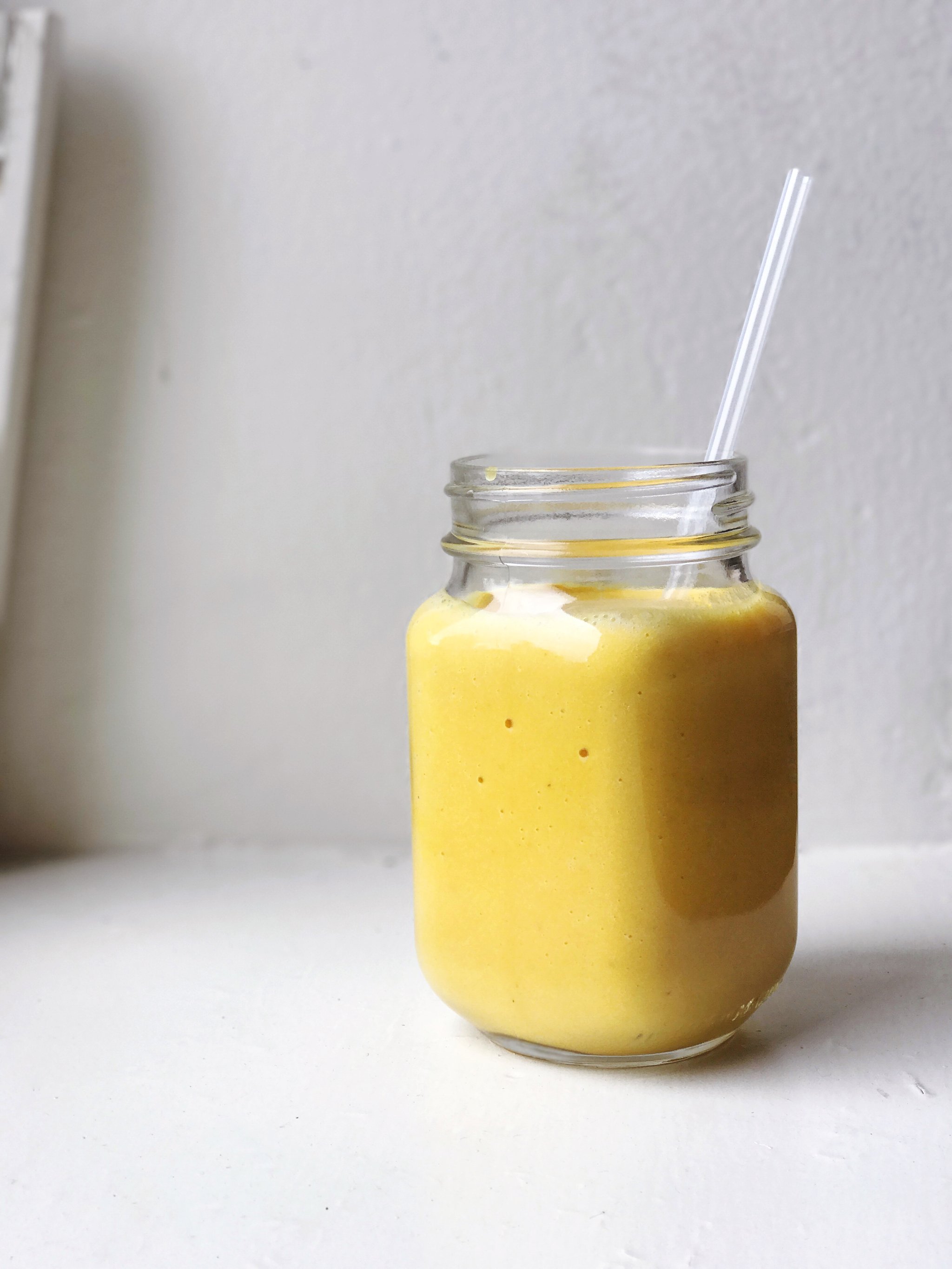 Így lesz a szuperegészséges arany tejből isteni nyári smoothie