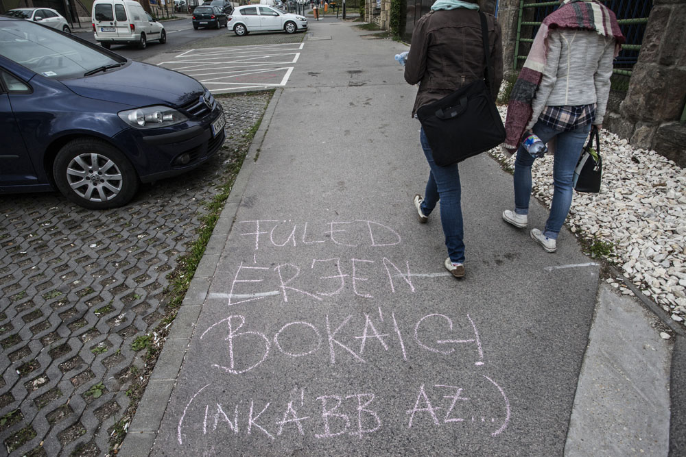 Aszfalton üzent a rejtélyes budapesti hódoló
