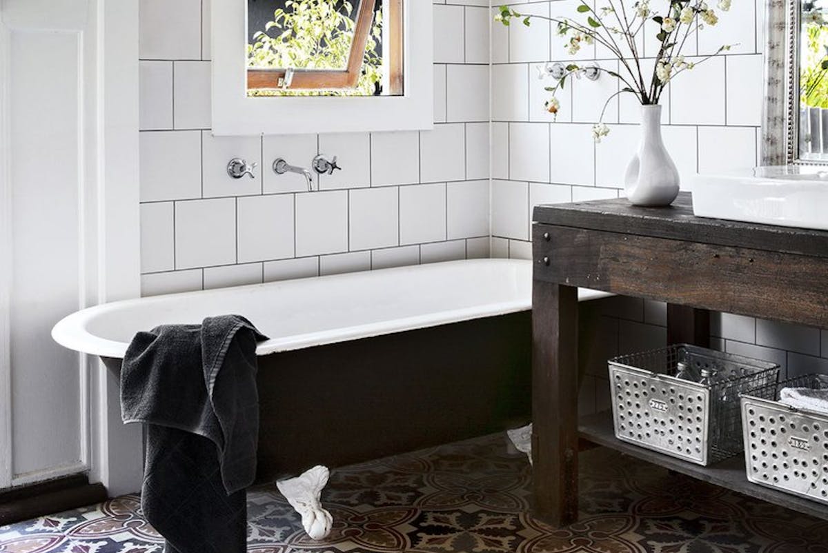 7 mód, ahogy feldobhatsz egy régi fürdőszobát - felújítás nélkül!