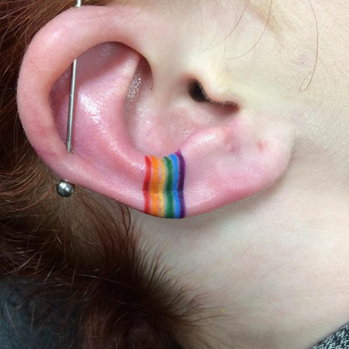 Tetovált fülcimpák hódítanak az Instagramon