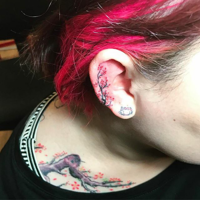 Tetovált fülcimpák hódítanak az Instagramon