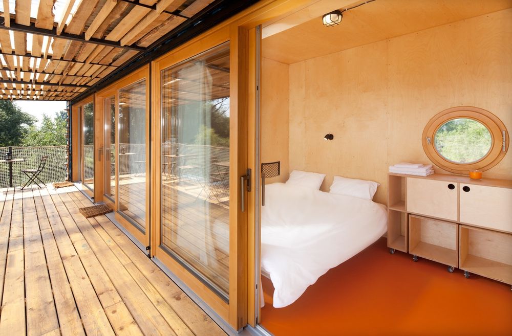 Konténerekből épült a menő, minimalista hotel