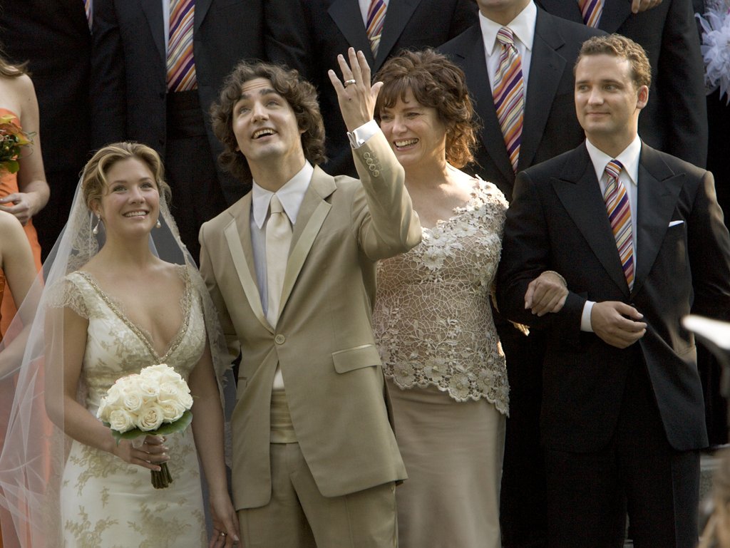 Az esküvői fotóin tényleg Disney-hercegnek néz ki a kanadai miniszterelnök