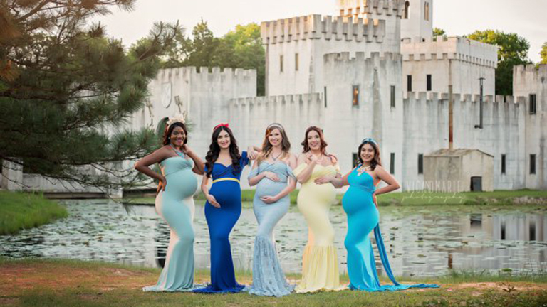 Disney-hercegnőkként várják babáikat a kismamák