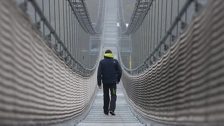 A világ leghosszabb gyalogos függőkábelhídját adták át Németországban