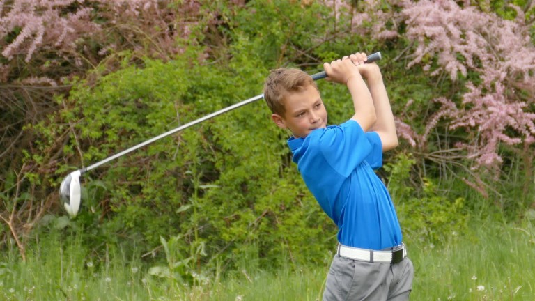 A 13 éves Kötél Bence nyerte a golfozók idei első versenyét