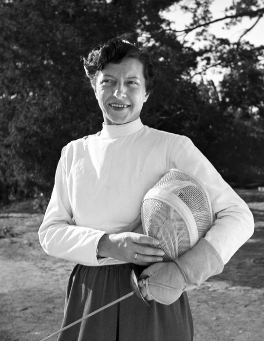 Elek Ilona a tatai edzőtáborban, 1952-ben (Fotó: MTI/Seidner Zoltán)