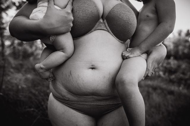 Őszinte képek a szülés utáni test igazi szépségéről