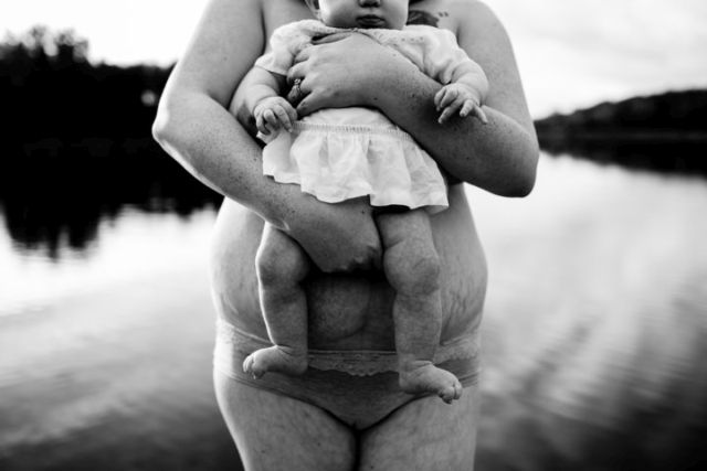 Őszinte képek a szülés utáni test igazi szépségéről