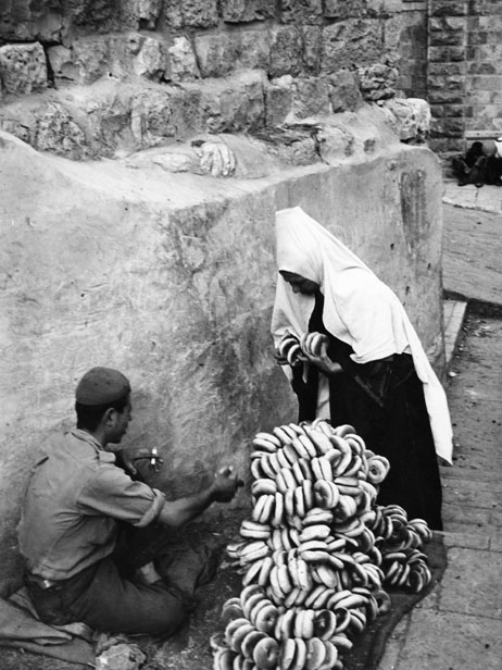 Bagel árus a betlehemi piacon, az 50-es években (Fotó: Getty Images)